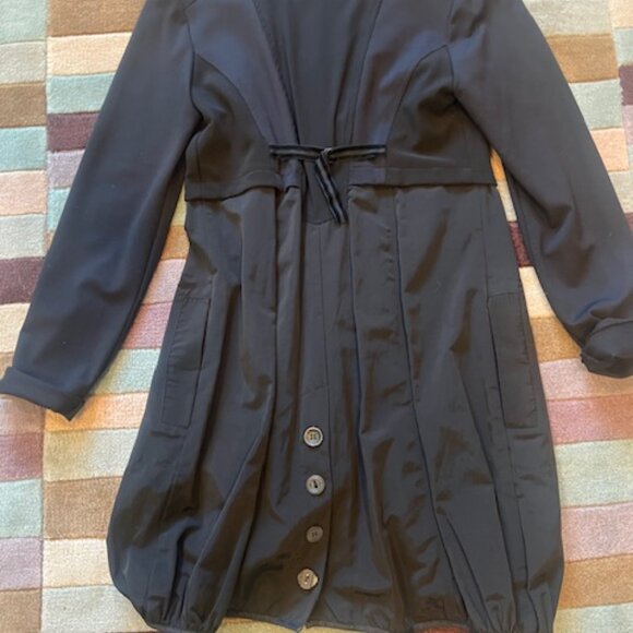 French Designed, Black Coat with Pleated Balloon Bottom, Size 3, - Picture 6 of 9